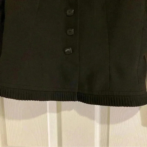 Kasper Women’s Suit Blazer Jacket and Skirt Sz.4p Black w/ Pleats - Picture 5 of 13